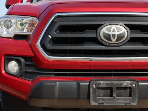Used 2020 Toyota Tacoma SR5 image 10