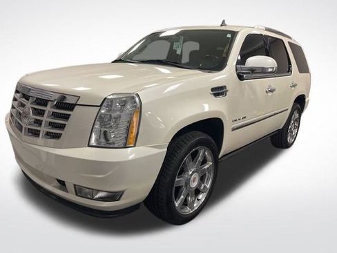 Used 2013 Cadillac Escalade Luxury image 1
