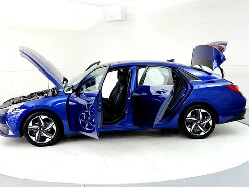 Used 2023 Hyundai Elantra Limited w/ Cargo Package FWD image 10