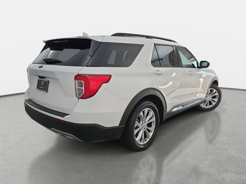 Used 2023 Ford Explorer XLT w/ Equipment Group 202A image 5