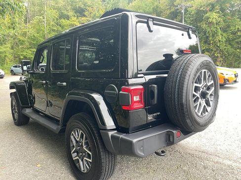 Used 2025 Jeep Wrangler Unlimited Sahara image 25