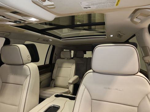 Used 2021 GMC Yukon XL Denali w/ Denali Ultimate Package image 12