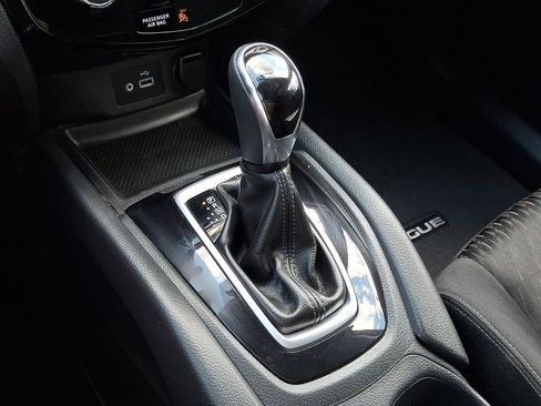 Used 2018 Nissan Rogue SV AWD/4WD image 15