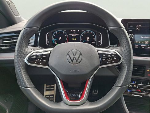 Used 2025 Volkswagen Jetta GLI Autobahn FWD image 17