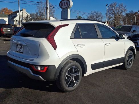 New 2025 Kia Niro LX image 4