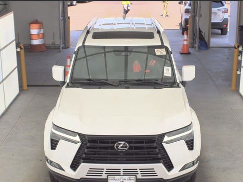 Used 2024 Lexus GX 550 w/ Cold Area Package image 10