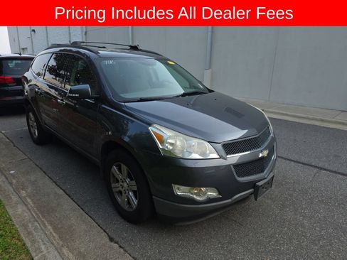 Used 2012 Chevrolet Traverse LT FWD image 2