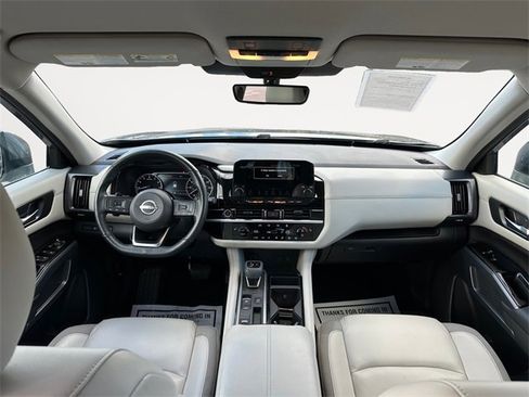Used 2023 Nissan Pathfinder SL image 10