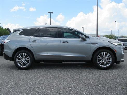 Used 2023 Buick Enclave Essence w/ Experience Buick Package FWD image 2