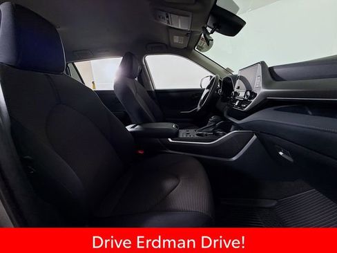 Used 2023 Toyota Highlander FWD image 25