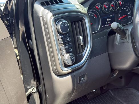 Certified 2022 Chevrolet Silverado 1500 LT AWD/4WD image 17