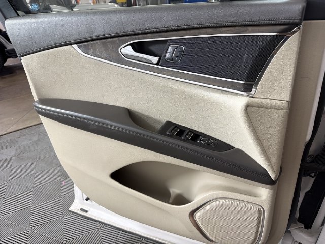 Used 2017 Lincoln MKX Select w/ Select Plus Package FWD image 14