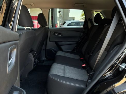 Used 2025 Nissan Rogue SV FWD image 12