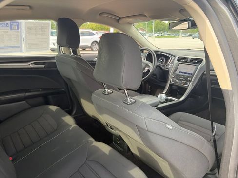 Used 2020 Ford Fusion SE FWD image 29
