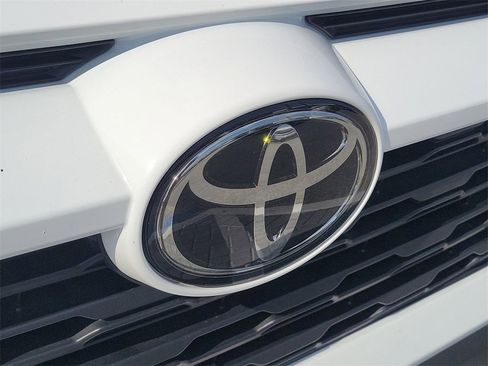 Used 2023 Toyota RAV4 XLE w/ Convenience Package image 9