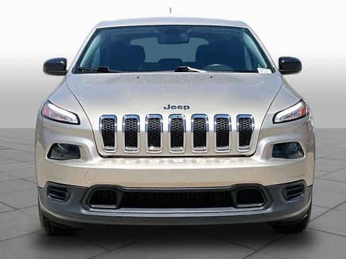 Used 2015 Jeep Cherokee Sport FWD image 4