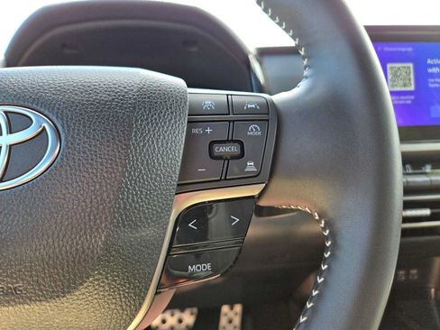 Used 2025 Toyota Camry SE AWD/4WD image 32