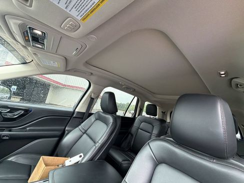 Used 2023 Lincoln Aviator AWD w/ Premium Package image 22