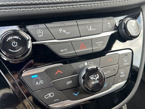 New 2026 Chrysler Pacifica Limited w/ S Appearance Package image 35