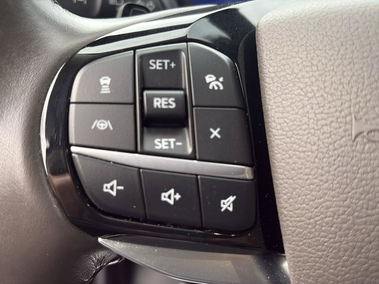 Used 2021 Ford Explorer Platinum w/ Equipment Group 601A AWD/4WD image 23