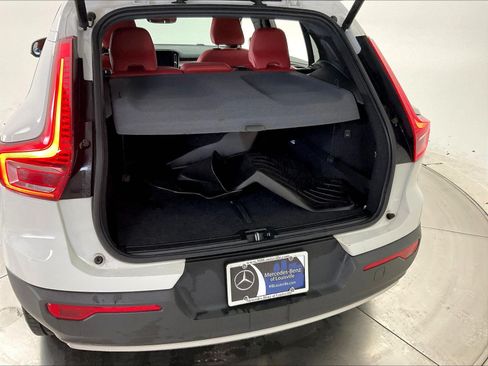 Used 2019 Volvo XC40 T5 Momentum AWD/4WD image 40