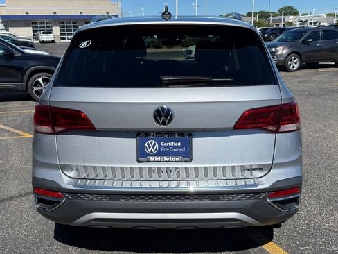 Certified 2023 Volkswagen Taos SE w/ Panoramic Sunroof Package AWD/4WD image 4