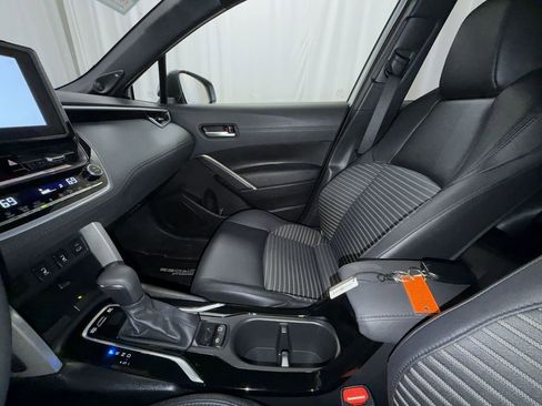Used 2024 Toyota Corolla Cross AWD Hybrid w/ Convenience Package image 8
