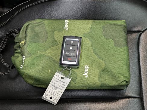 Used 2023 Jeep Grand Cherokee L Limited w/ Black Appearance Package image 18