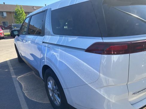 Used 2022 Kia Carnival LX FWD image 5