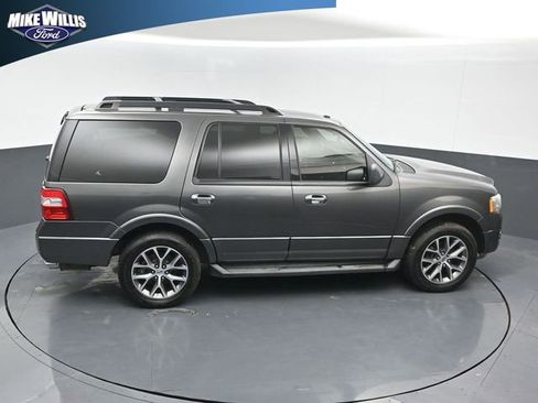 Used 2016 Ford Expedition XLT w/ Equipment Group 202A RWD image 16