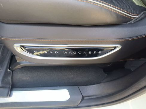 Used 2022 Jeep Grand Wagoneer Series III w/ Flexible Seating Group AWD/4WD image 12