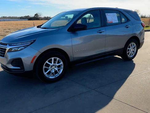 Used 2023 Chevrolet Equinox LS image 5