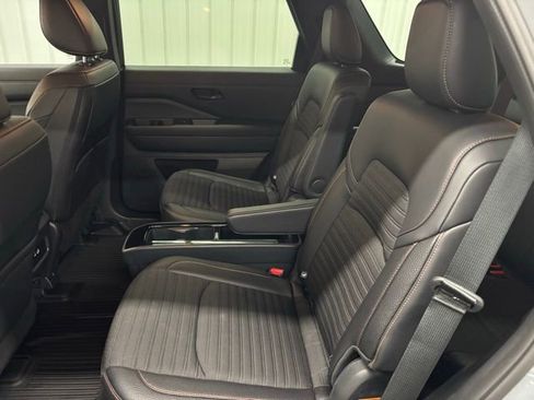 Used 2025 Nissan Pathfinder Rock Creek image 12