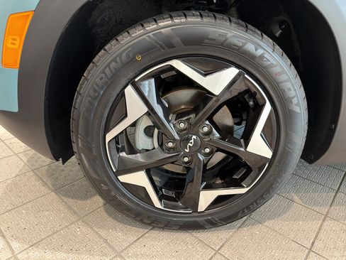 Certified 2024 Kia Seltos EX FWD image 9