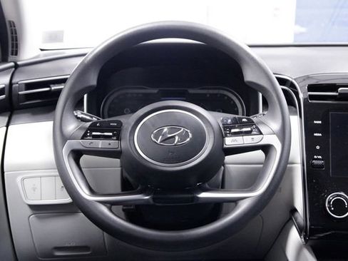 Used 2023 Hyundai Tucson SE image 15