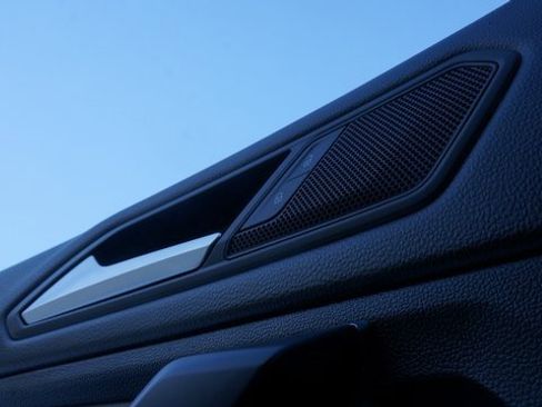 Certified 2021 Volkswagen Tiguan SE w/ Panoramic Sunroof Package image 30