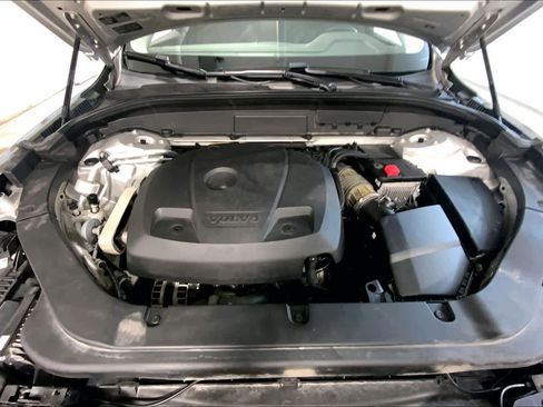 Used 2019 Volvo XC60 T6 Momentum w/ Premium Package image 30