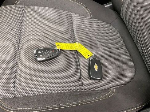 Used 2020 Chevrolet Traverse LT FWD image 13