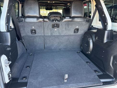 Used 2021 Jeep Wrangler Unlimited Rubicon w/ Trailer Tow Package image 18