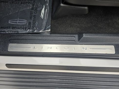 Used 2017 Lincoln Navigator Reserve image 36