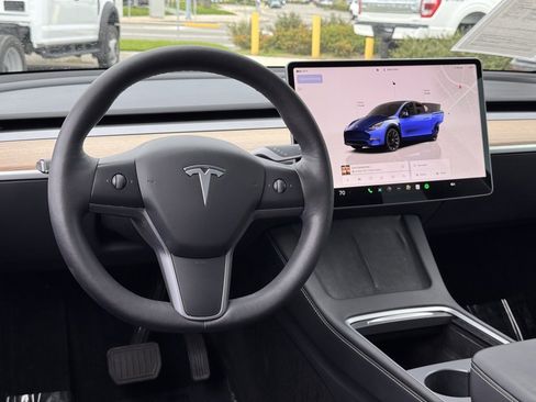 Used 2023 Tesla Model Y Long Range image 31