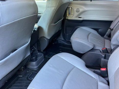 Certified 2021 Toyota Sienna Limited AWD/4WD image 4