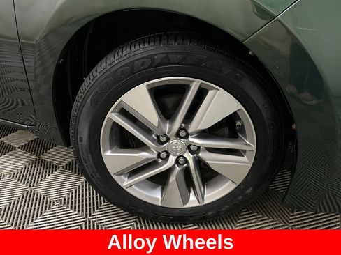 Used 2015 Toyota Corolla LE FWD image 46