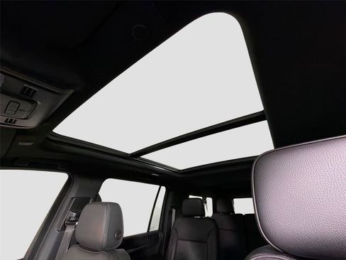 Used 2022 GMC Yukon XL Denali AWD/4WD image 21