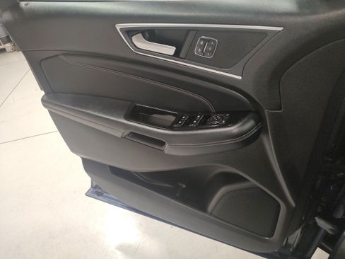 Used 2018 Ford Edge Titanium w/ Technology Package AWD/4WD image 10