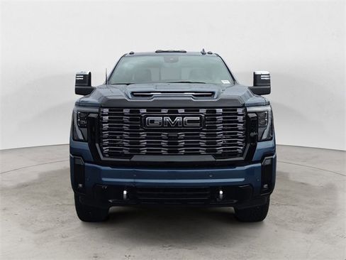 Used 2025 GMC Sierra 2500 Denali Ultimate image 8