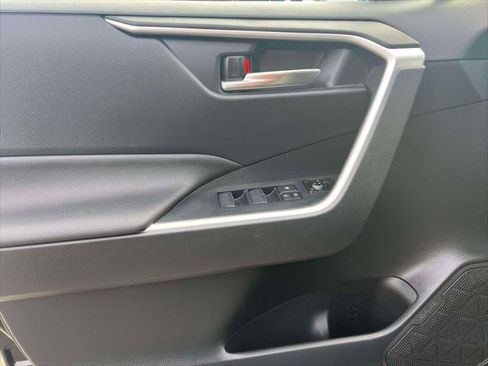Used 2023 Toyota RAV4 SE image 14