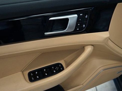 Used 2019 Porsche Panamera 4 image 25