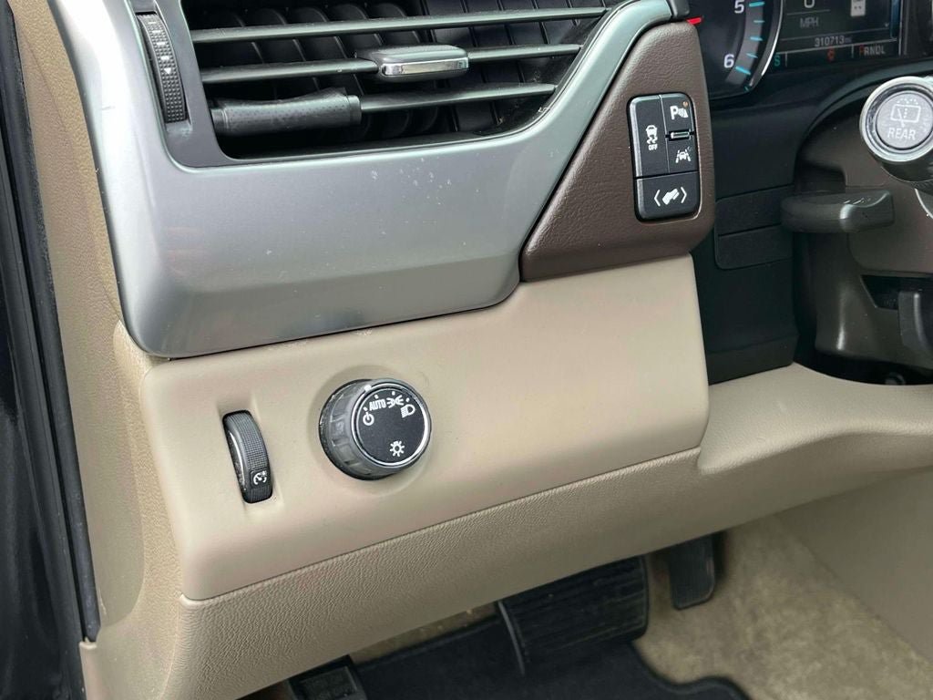 Used 2018 Chevrolet Suburban LT RWD image 31