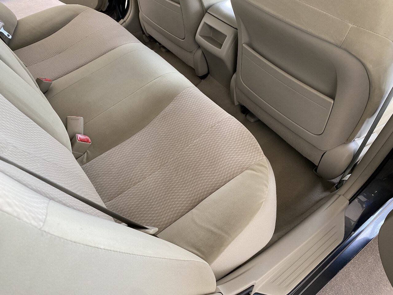 Used 2011 Toyota Camry LE FWD image 32